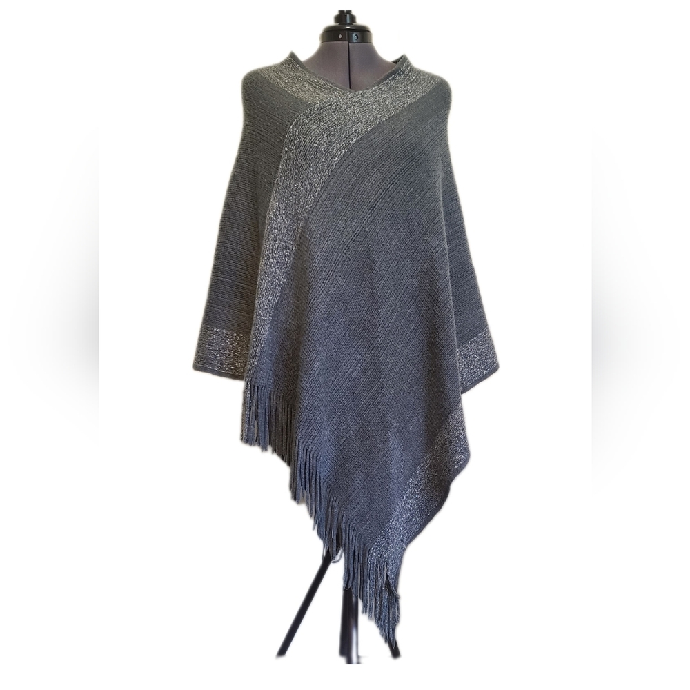 Beautifully soft gray Steve Madden fringed metallic Poncho OSFM oversized